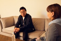 左から古家正亨、土岐麻子。