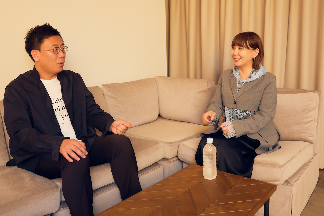 左から古家正亨、土岐麻子。