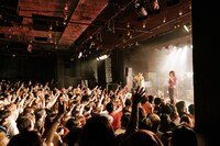 「1st ONEMAN TOUR『渚のランデブー』」最終公演の様子。