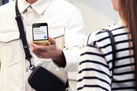 「Galaxy Z Flip6」のイメージビジュアル。