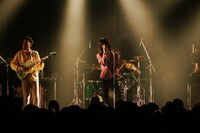「1st ONEMAN TOUR『渚のランデブー』」最終公演の様子。