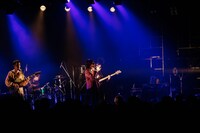 「1st ONEMAN TOUR『渚のランデブー』」最終公演の様子。