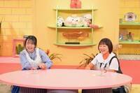 左からイワクラ、吉住。(c)テレビ朝日