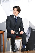 堂本光一からのサプライズコメントがあると聞き、表情を変える森本慎太郎。