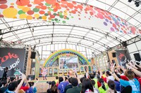 超ときめき♡宣伝部によるライブの様子。