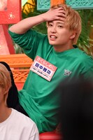 頭を抱える田中雅功（さくらしめじ）。