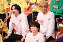 山中柔太朗を見守るM!LKのメンバー。