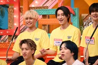 プレイを見守るEBiDANメンバー。