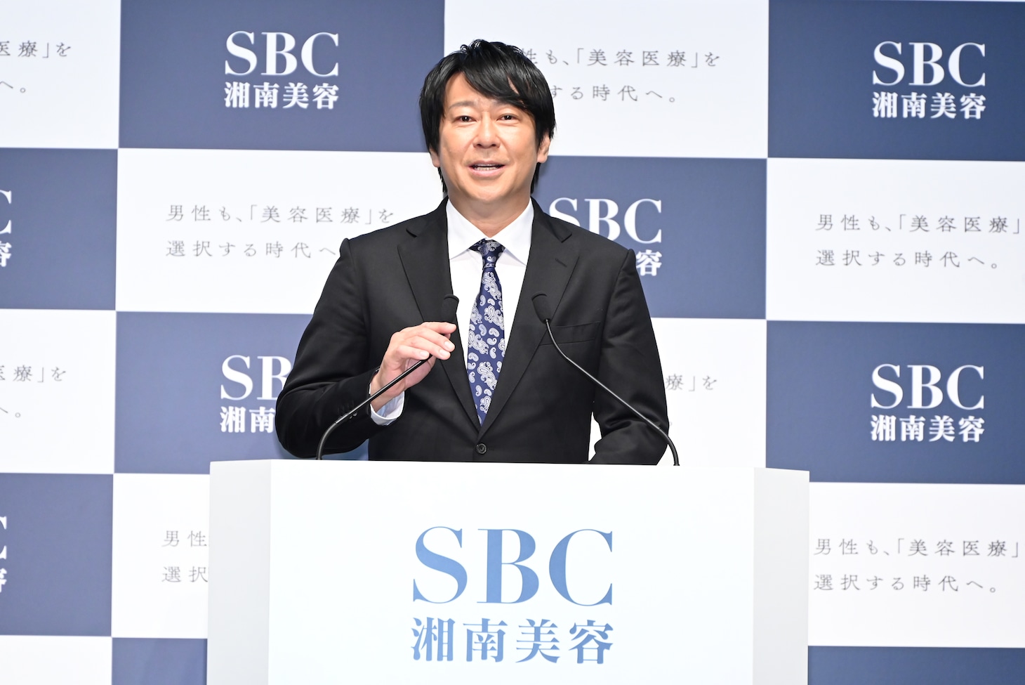 渡辺翔太は“日本を代表する美容男子”と語るSBCマーケティング代表取締役社長・片寄裕之氏。