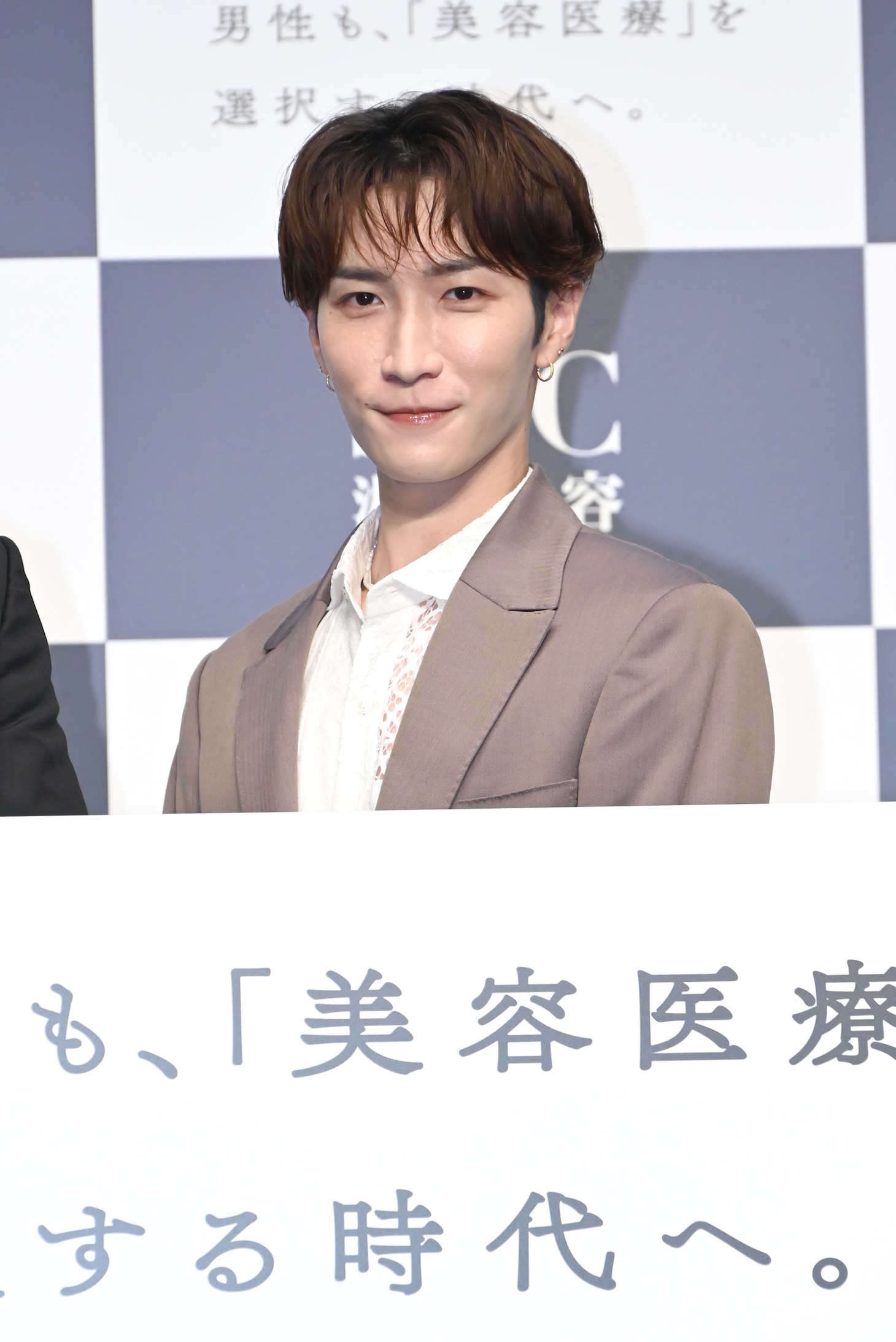 フォトセッション時の渡辺翔太。