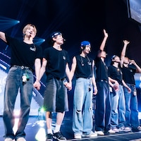 RIIZEの日本ホールツアー、ショウタロウ凱旋公演で開幕「ゆくゆくはアリーナ、ドーム、スタジアムで」