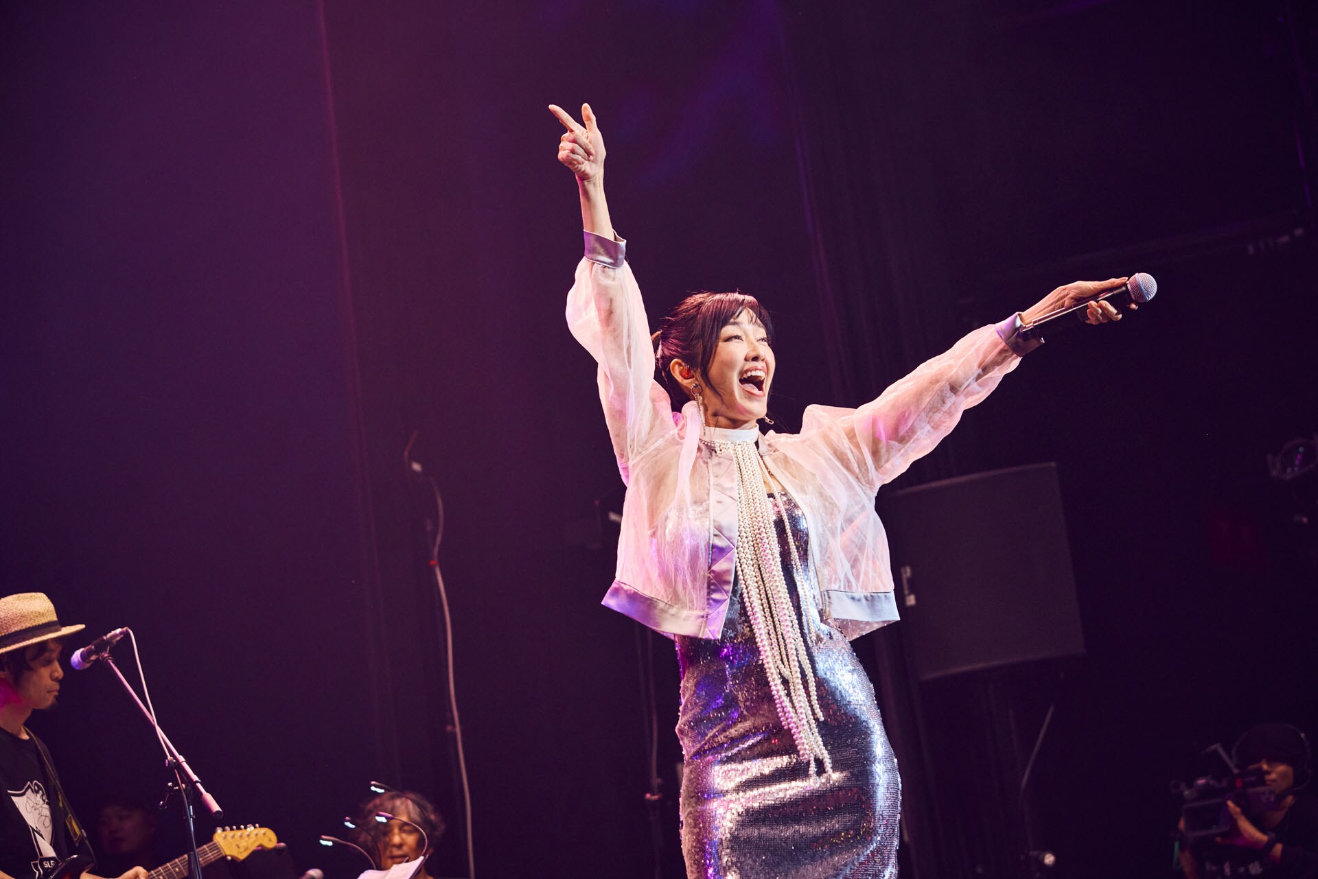 藤井隆主宰レーベル10周年記念ライブに所属アーティスト集結、KOJI