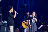 藤井隆と椿鬼奴。(撮影:中野修也)