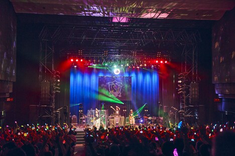 「ディスコの神様 feat. 藤井隆」で熱狂するフロアの様子。（撮影：中野修也）