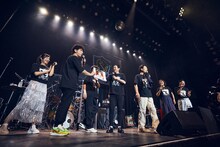 今田耕司を囲む出演者たち。（撮影：中野修也）