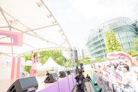 佐々木彩夏（ももいろクローバーZ）によるライブの様子。