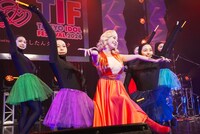 キャン・GP・マイカ（GANG PARADE）のソロパフォーマンスの様子。