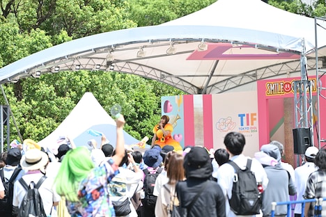 塚☆リカのパフォーマンスの様子。