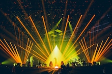 「Vaundy one man live "HEADSHOT" at Makuhari Messe」の様子。（撮影：日吉"JP"純平、太田好治）