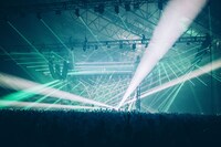 「Vaundy one man live "HEADSHOT" at Makuhari Messe」の様子。（撮影：日吉"JP"純平、太田好治）