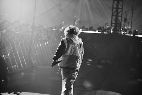 「Vaundy one man live "HEADSHOT" at Makuhari Messe」の様子。（撮影：日吉"JP"純平、太田好治）