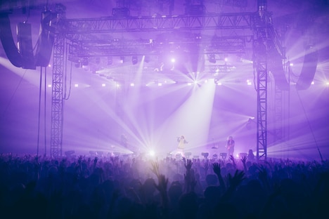 「Vaundy one man live "HEADSHOT" at Makuhari Messe」の様子。（撮影：日吉"JP"純平、太田好治）
