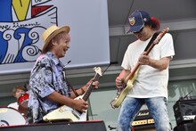 つるの剛士と手島いさむ。