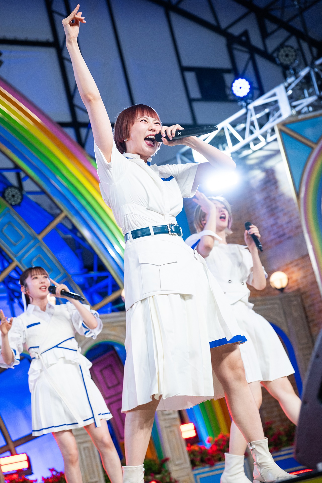 安本彩花