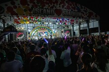 私立恵比寿中学のライブの様子。