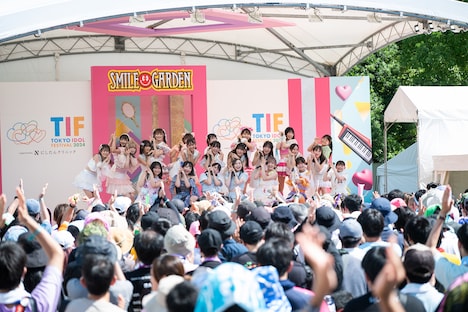 「スマイレージ15周年♥大好きステージ」の様子。