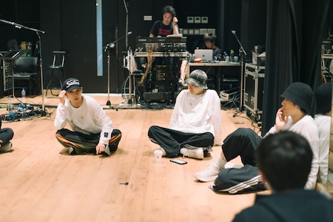 打ち合わせ中の7ORDERメンバー（撮影：澤田詩園　）