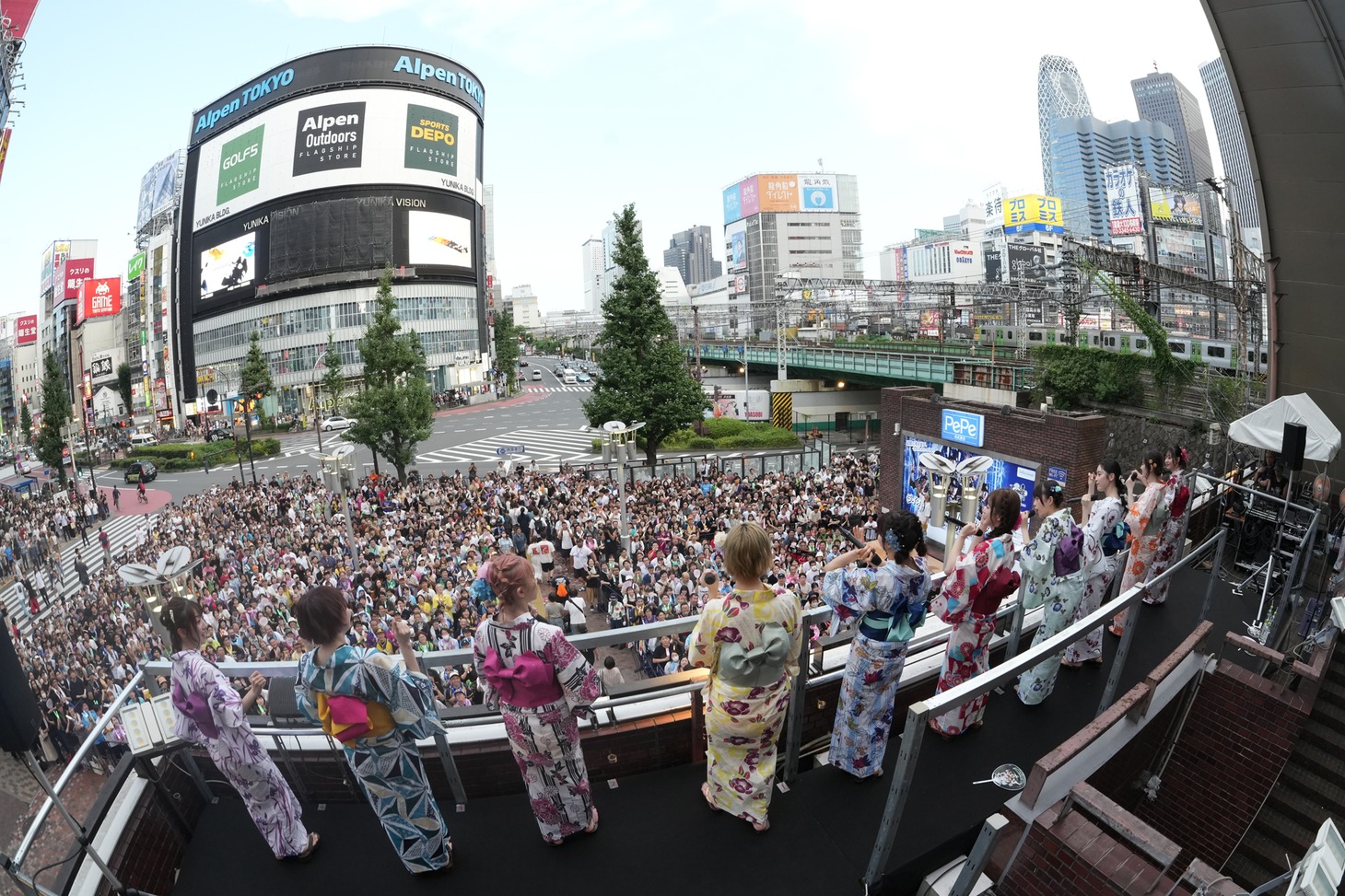私立恵比寿中学「えびちゅう夏祭り」の様子。
