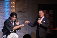 武知海青と株式会社コラントッテの代表取締役社長小松克已氏。