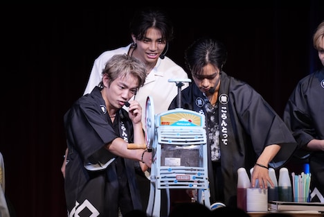 なぜかかき氷機に詳しい浦川翔平(左)。