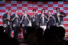 左から陣、藤原樹、吉野北人、川村壱馬、RIKU、浦川翔平、武知海青。