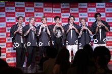 左から陣、藤原樹、吉野北人、川村壱馬、RIKU、浦川翔平、武知海青。