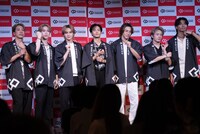 左から陣、藤原樹、吉野北人、川村壱馬、RIKU、浦川翔平、武知海青。