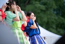 号泣する桐原美月（CANDY TUNE）。