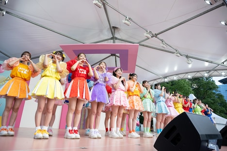 KAWAII LAB.のアイドル4組が集結したステージ。