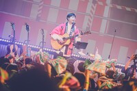 吉田結威（G, Vo）（撮影：白石達也）