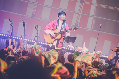 吉田結威（G, Vo）（撮影：白石達也）