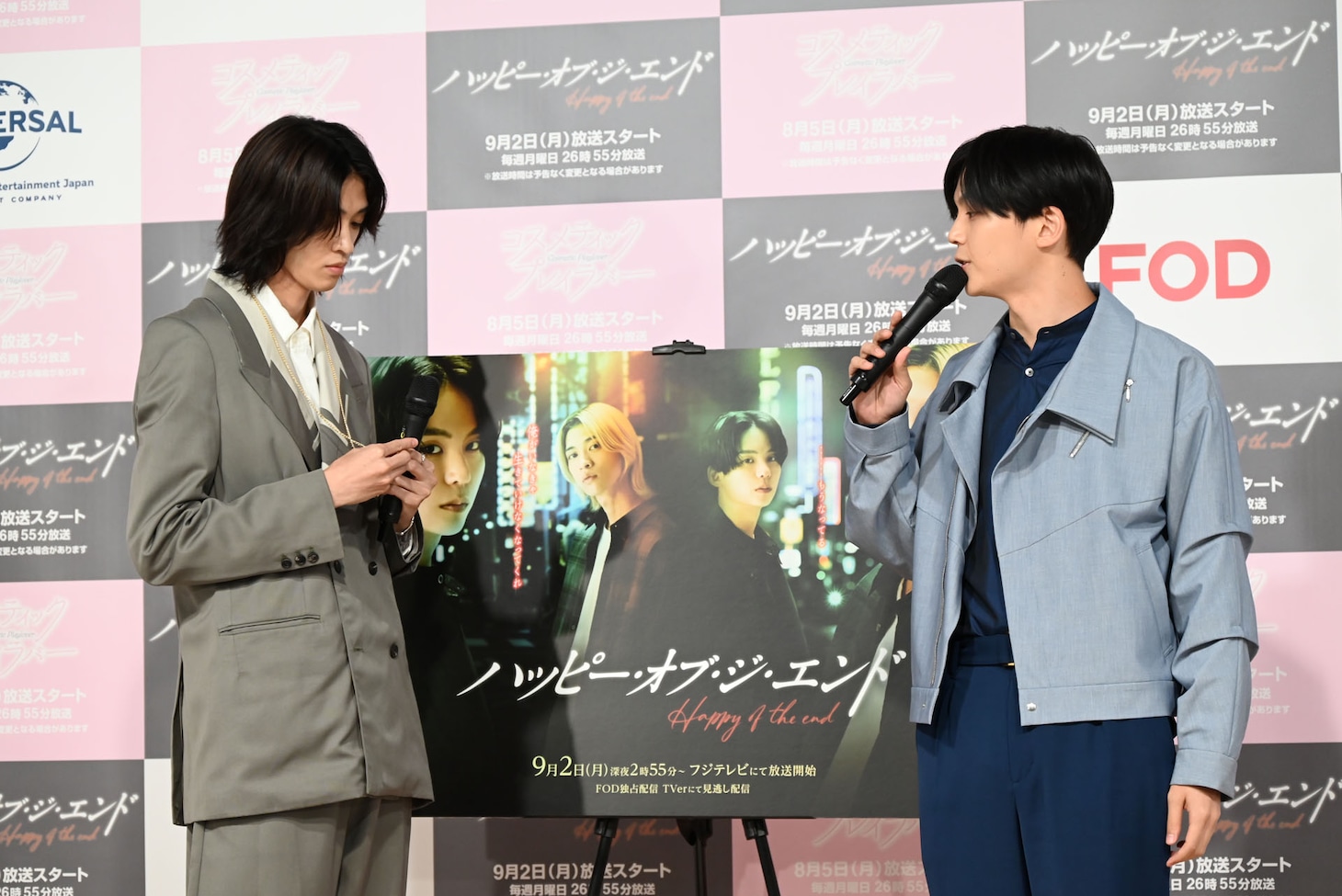 ドラマのワンシーンを再現する別府由来と沢村玲（ONE N' ONLY）。