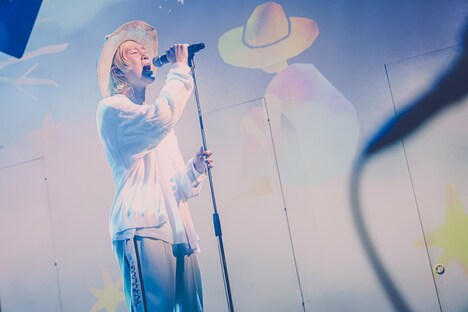 山田義孝（Vo）（撮影：白石達也）