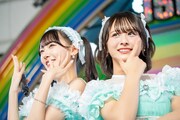 左から≠MEの鈴木瞳美、尾木波菜。