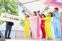 「にしたんクリニック」タクシー広告の出演権をゲットした衛星とカラテア。
