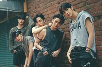 CIX。中央がベ・ジニョン。