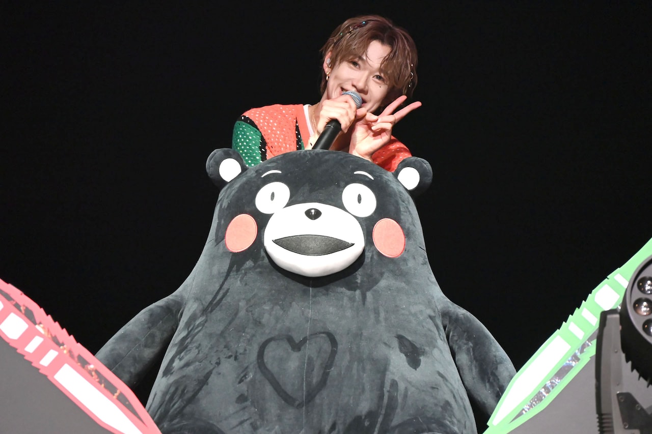 くまモンと戯れるFUMINORI。 - BUDDiiS「ダーツの旅iiS」今年も完走