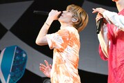 「Lack」をセクシーに歌うTAKUYA。