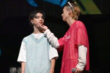 「Lack」のラストでSHOOTの顔をなぞるMORRIE。