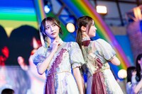 弓木奈於（左）と黒見明香（右）。